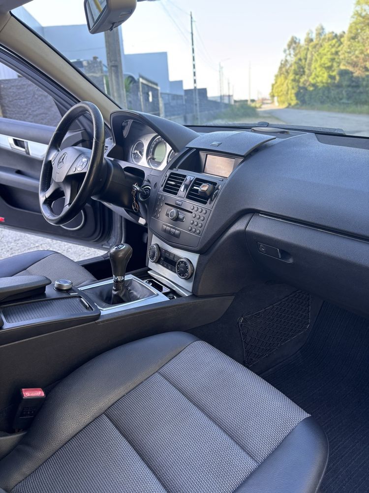 Mercedes C200 CDI Avantgarde – Classe, Conforto e Economia!