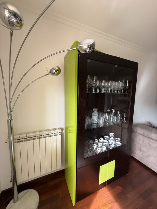 Louceiro com detalhes em verde
