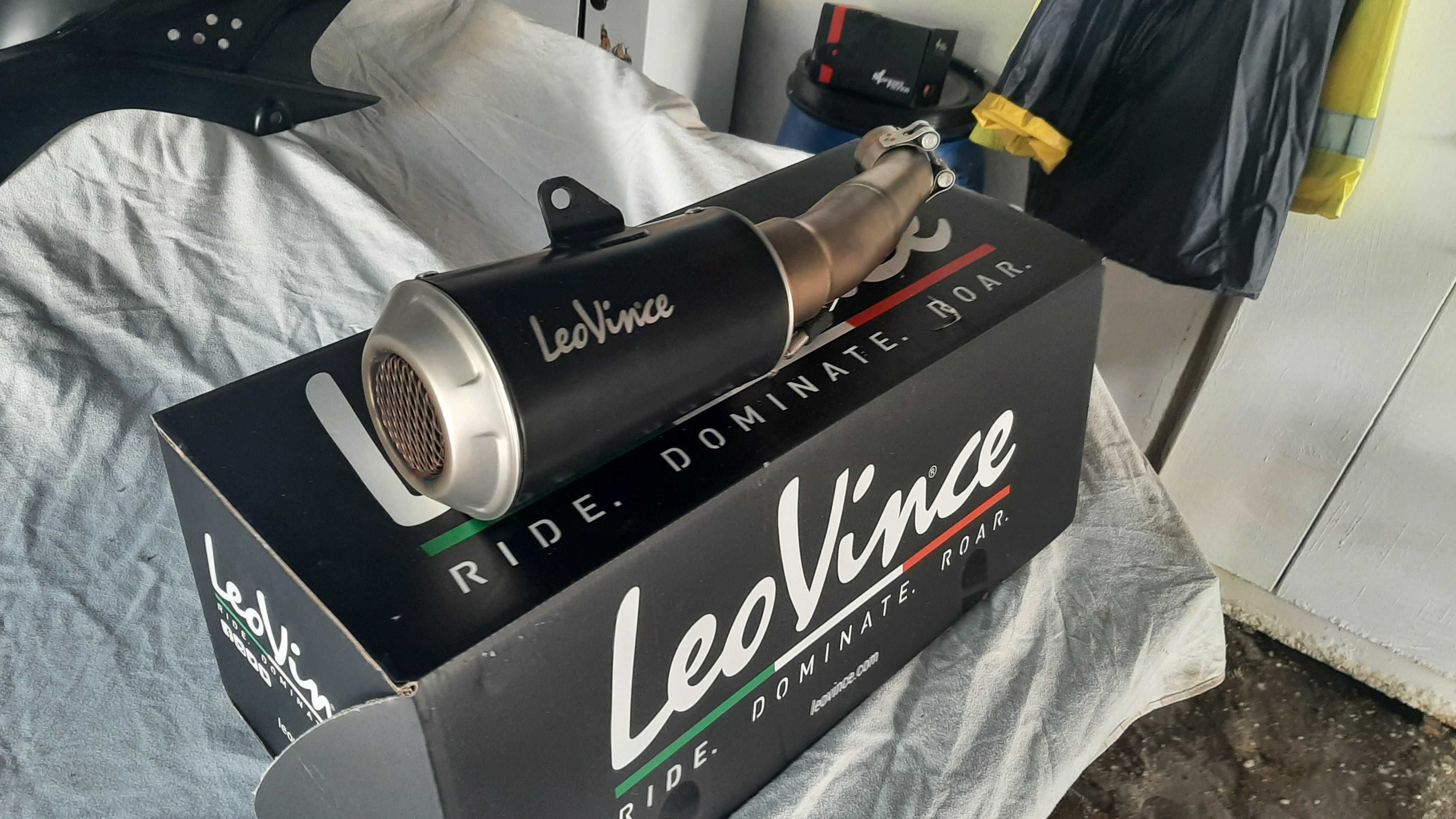 LeoVince LV-10- Slip On para Yamaha R3 MT-3 2015-