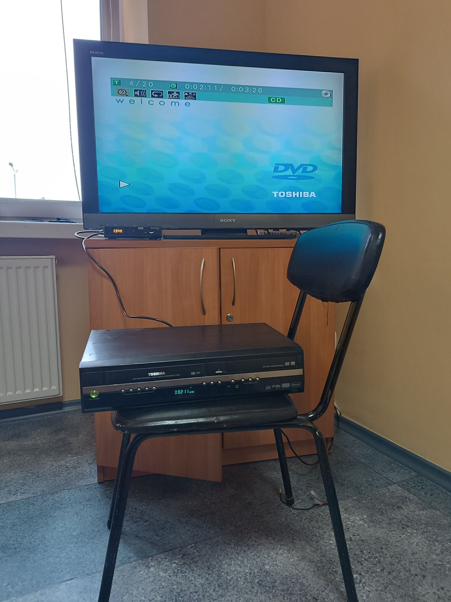 Toshiba D-VR50 VHS / DVD Magnetowid / Nagrywarka .

Widoczny na zdjęci