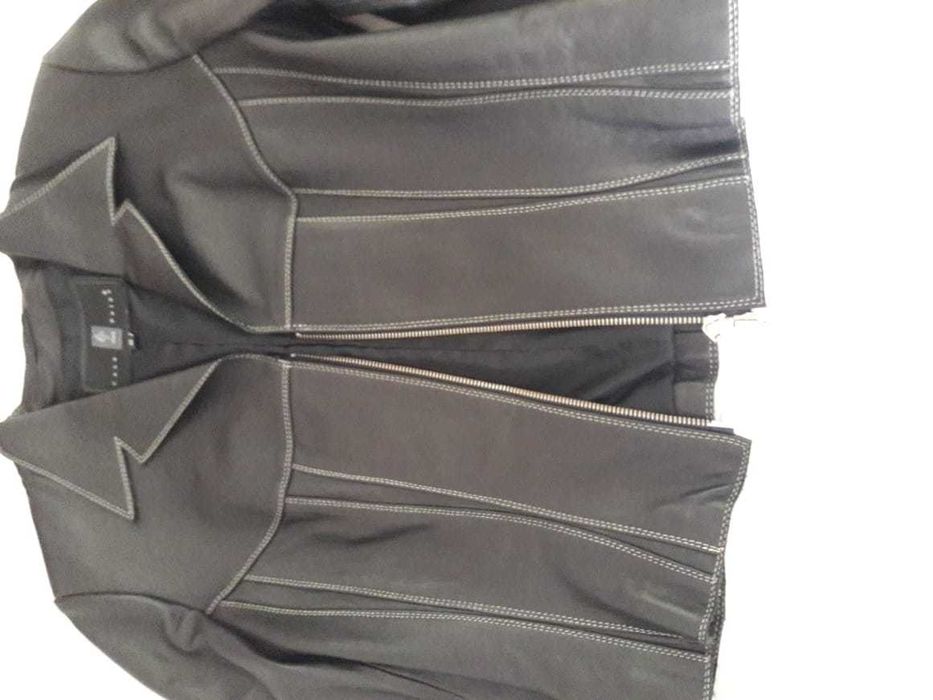 Blusão em pele, tam.44, da Casa das Peles, NOVO.Negociável