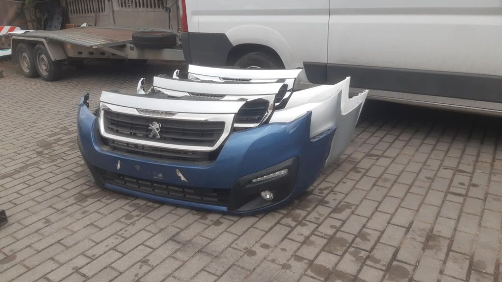 Sprzedam kompletny zderzak przedni do Peugeota Partnera