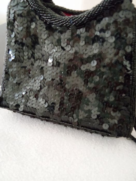 Malinha toillete lantejoulas preta