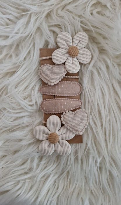 Beżowe ozdoby do włosów spinki gumki jesienne serca kwiatki do zdjęć