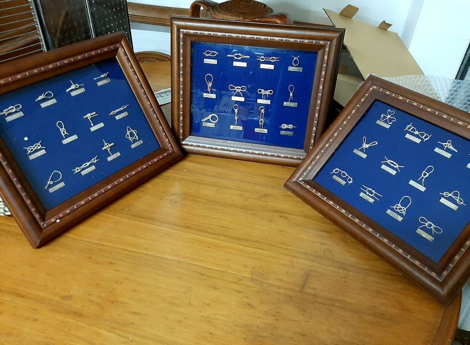 3 quadros, cada um com 12 nós de marinheiro