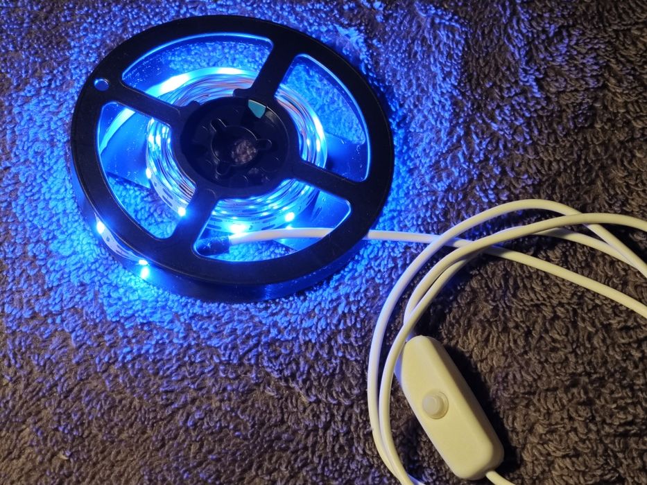 Продам лед-стрічку usb 5В з СИНІМ світлом 2м стрічка плюс кабель 1.5 м