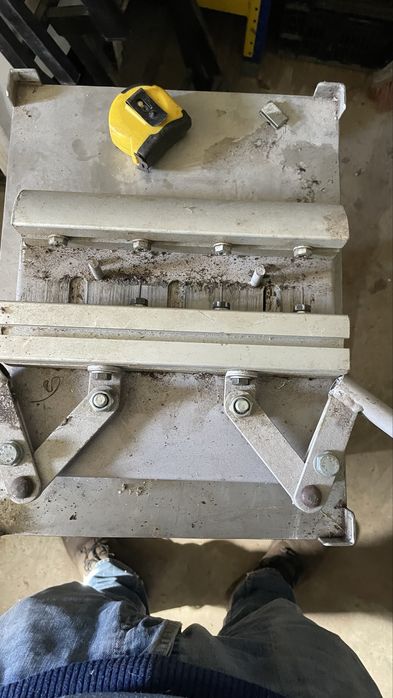 Maquina furar quadros