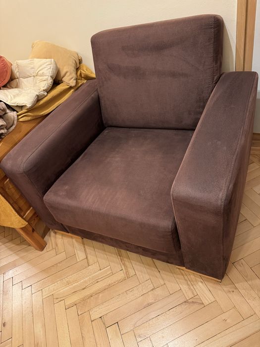 ZA DARMO Duży solidny fotel brązowy drewniane nogi