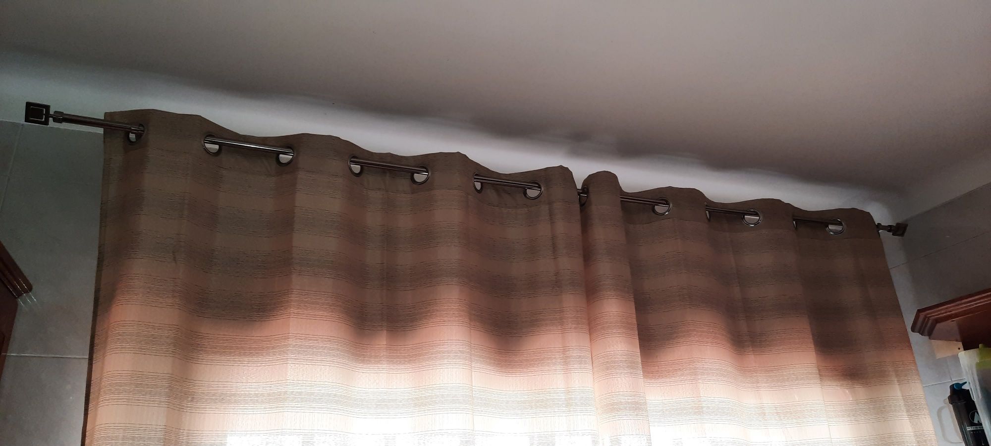 Cortinados com varão