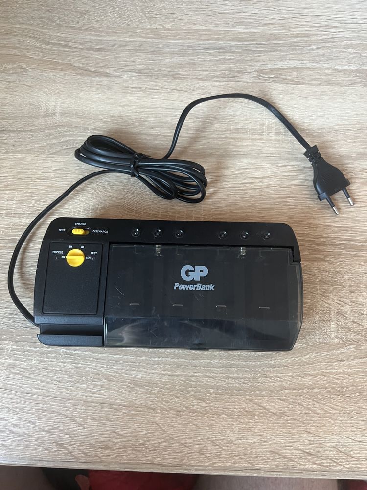 Зарядное устройство GP PowerBank GPPB320