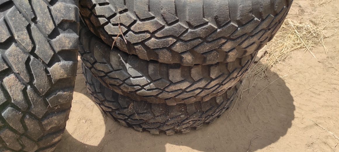 Pneus TT Jipe 235/85R16