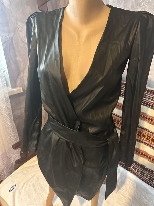 Женская кожаная куртка BEBE