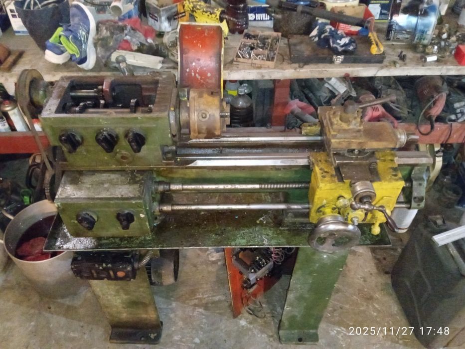 Токарний станок тв4