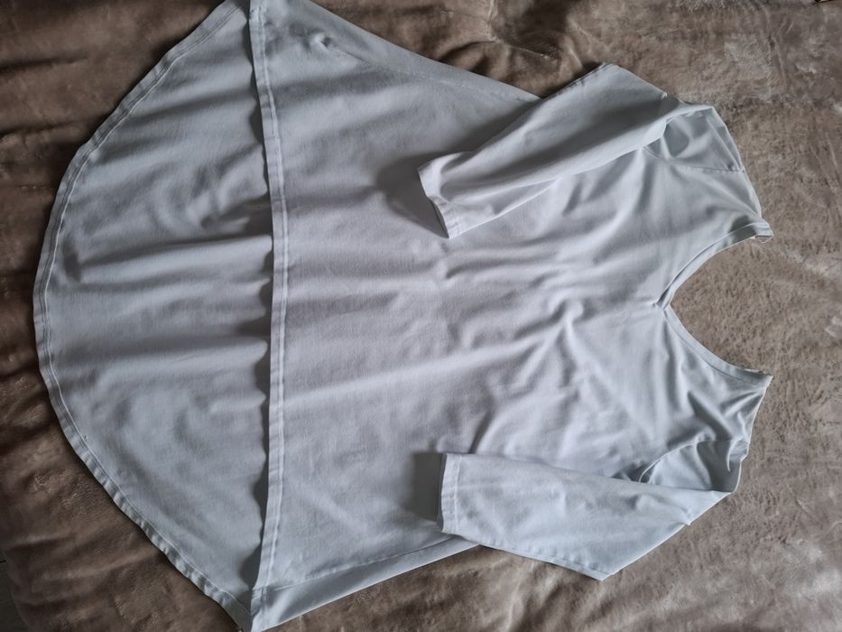 Biała asymetryczna tunika frak z długim rękawem