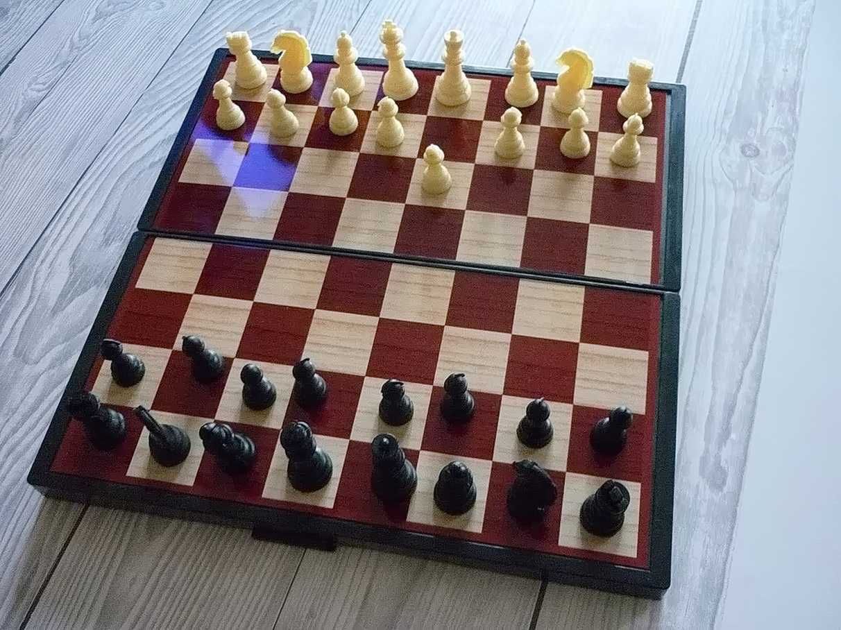 Магнитні шашки, шахмати, нарди. Розмір поля 25х25см