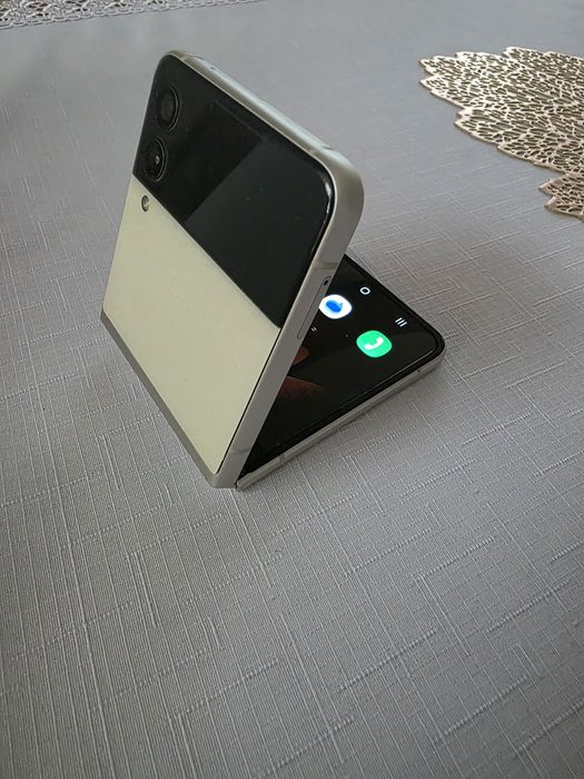 Samsung Galaxy z flip 3