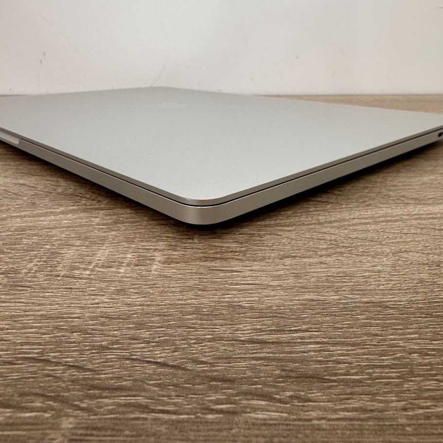 MacBook Pro 16" i7 / 16Gb DDR4 / SSD 512Gb / Radeon 5300m (код: M0547)