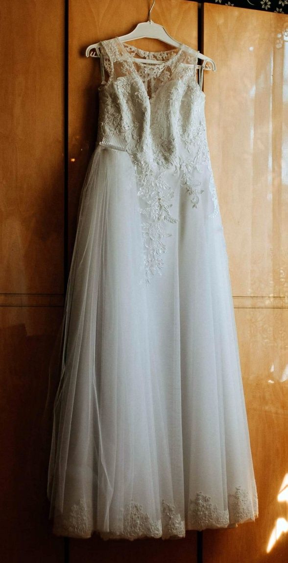 Suknia ślubna - rozmiar 40