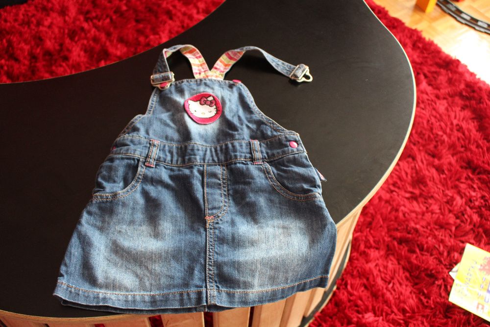 Sukienka ogrodniaczka jeansowa Hello Kitty H&M r.86