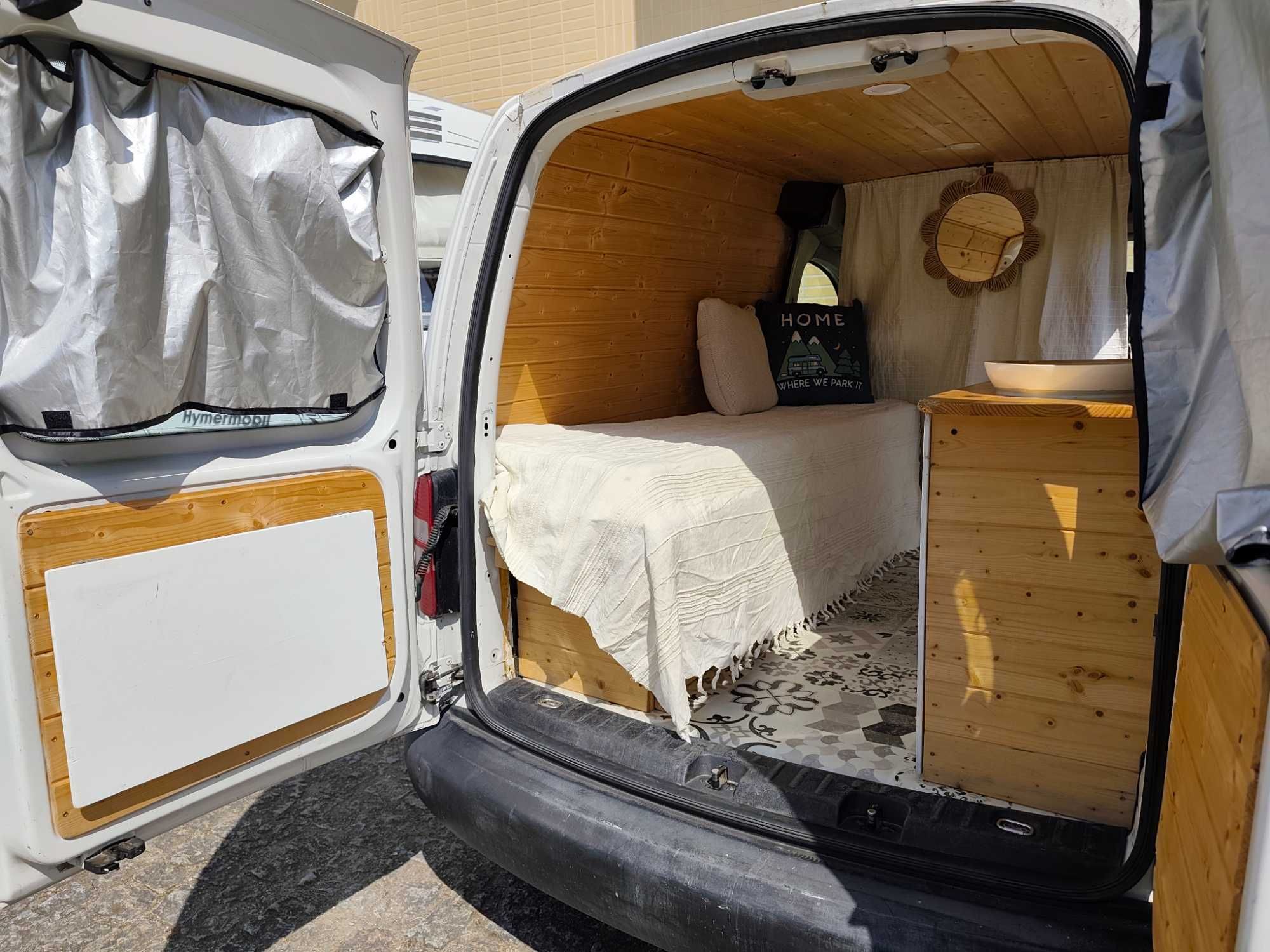 Volkswagen Caddy 2010 – Mini Camper equipada e pronta a viajar