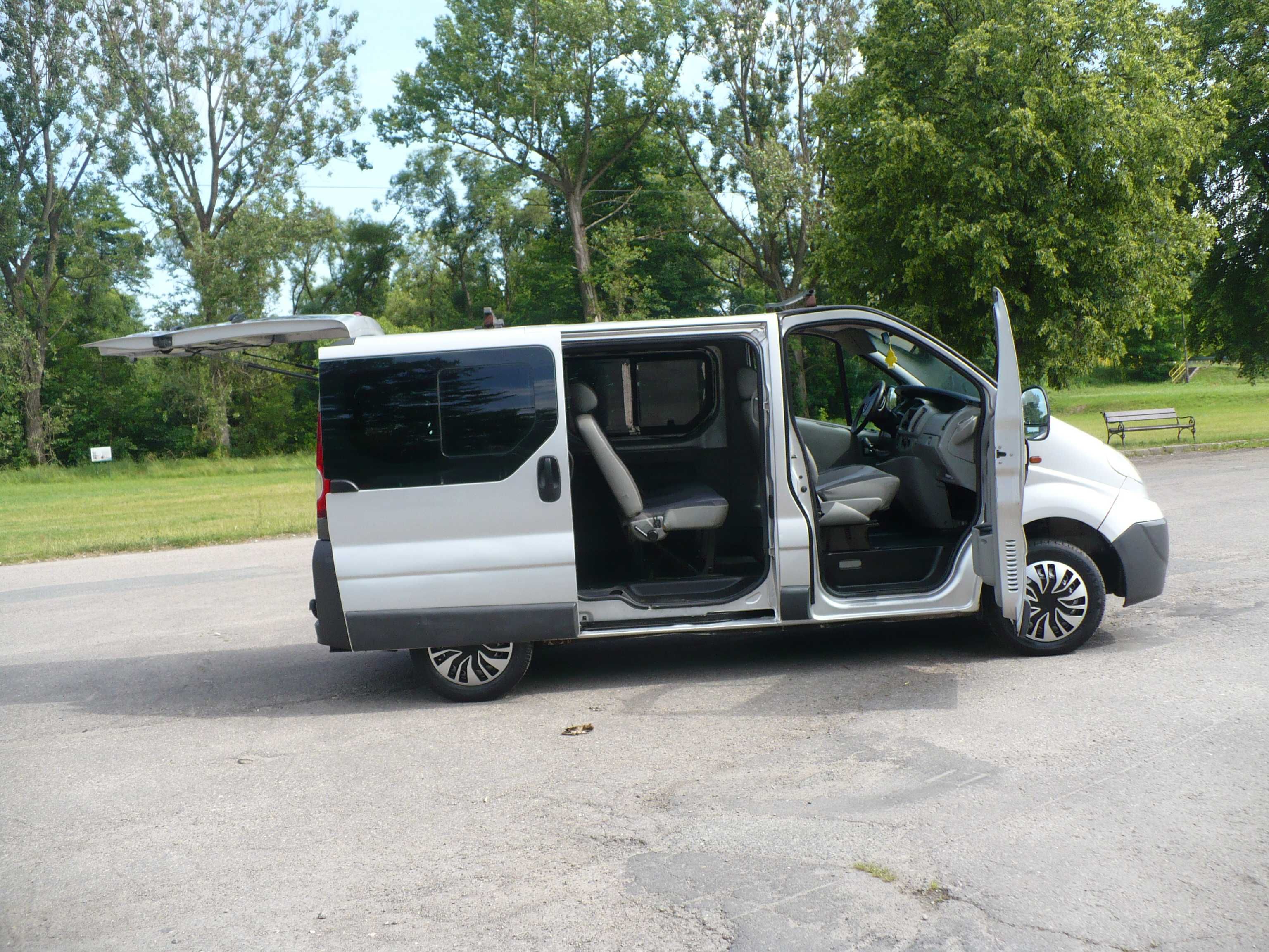Opel Vivaro Trafic 9 OSÓB Klima Tempomat Zadbany