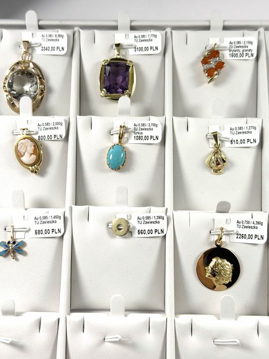 Złota zawieszka z turkusem