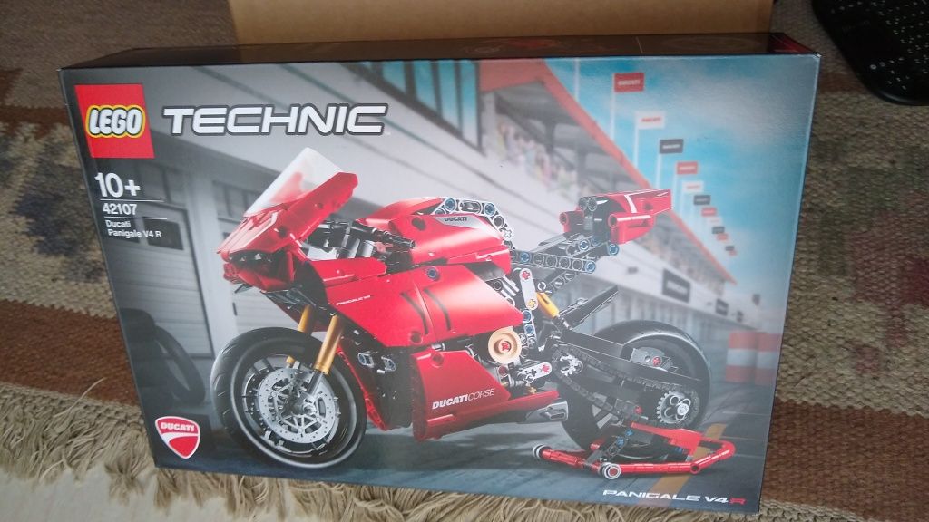 Lego 42107 Technic Ducati Panigale V4 R - Novo e Selado