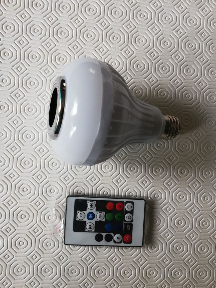 Lampada com coluna Bluetooth LED RGB 12W E27 com comando remoto