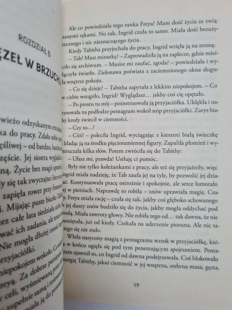 Zapach spalonych kwiatów - Melissa de la Cruz