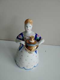 Figurka porcelanowa dziewczyna z samowarem Dulewo kobieta prl