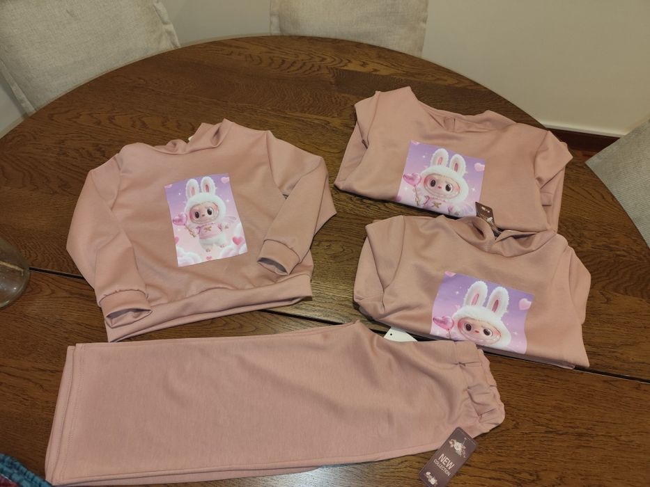 Últimos 8 conjuntos de criança/ revenda