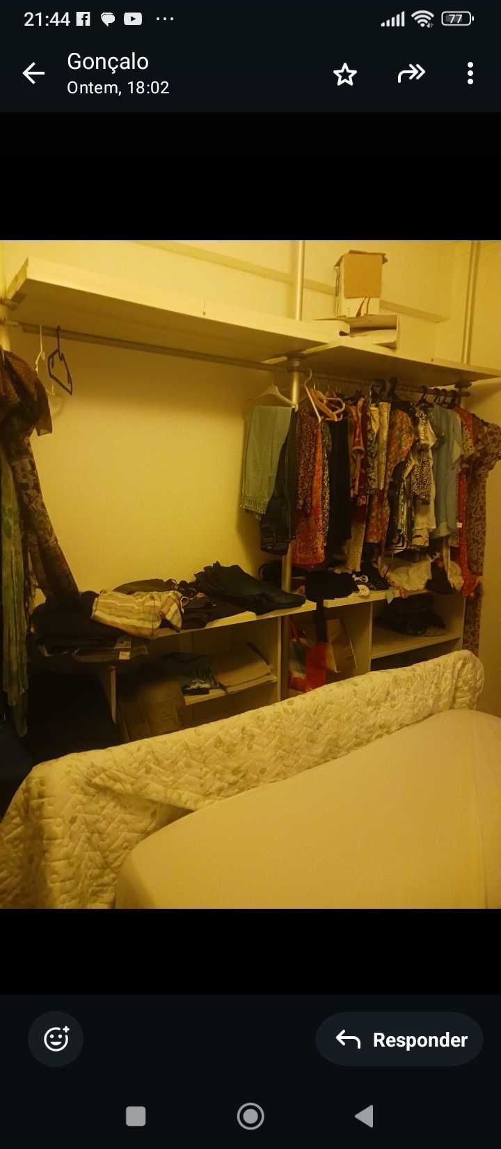 Estrutura de roupeiro que se fixa ao teto