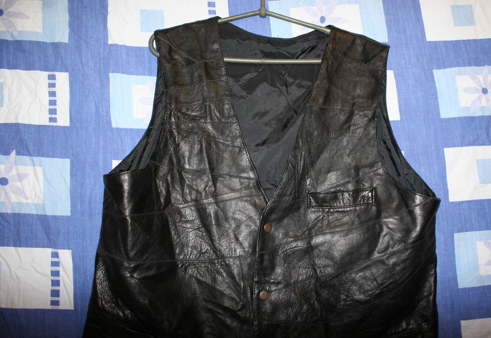 Мужская кожаная жилетка можно для мото