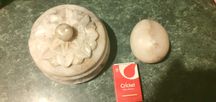 Cukiernica i jajo z marmuru