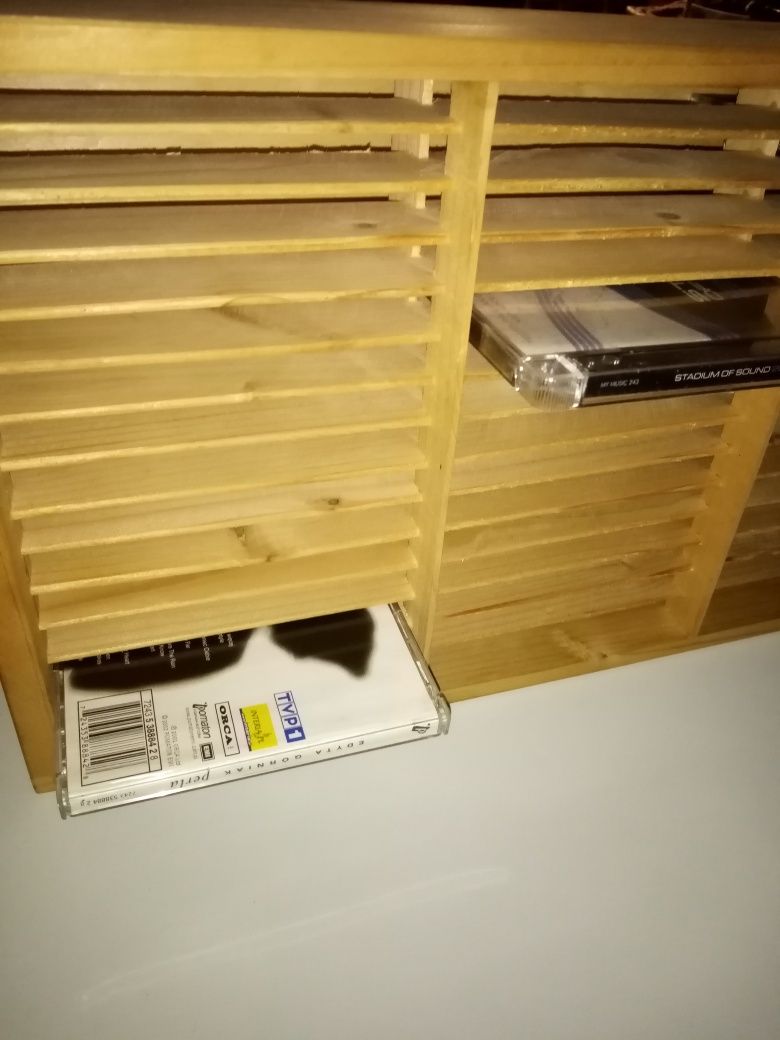 Półka - stojak na płyty DVD