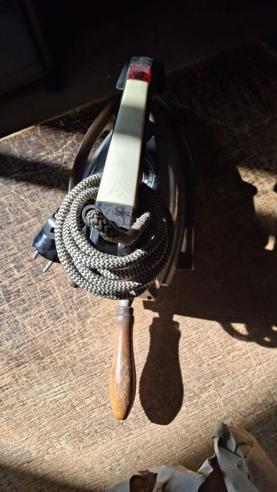 Żelazko PRL z podstawką