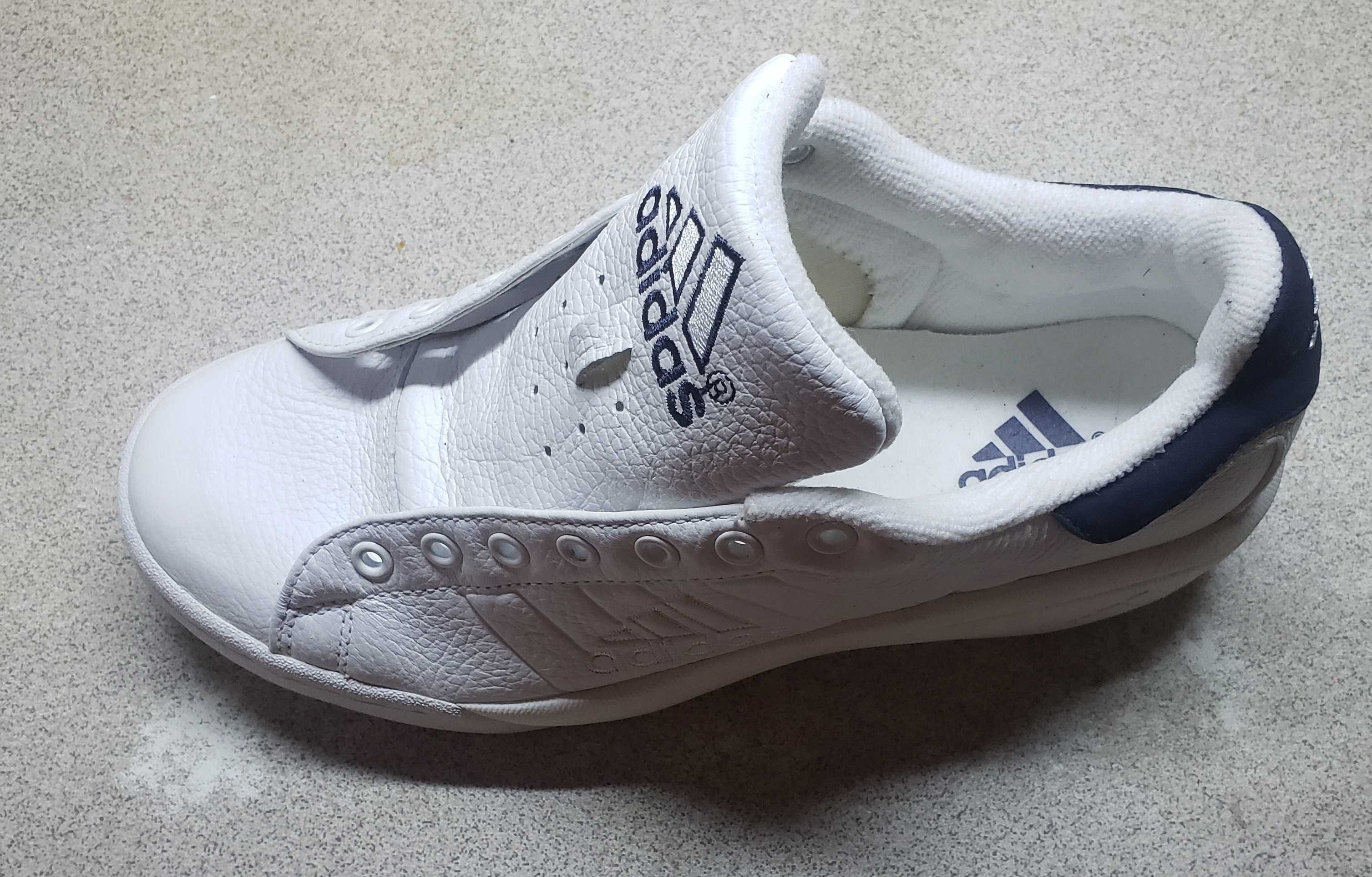 Кроссовки adidas адидас. Новые.