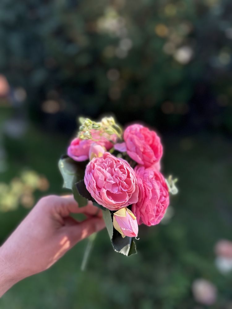 Bukiet sztucznych kwiatów piwonii