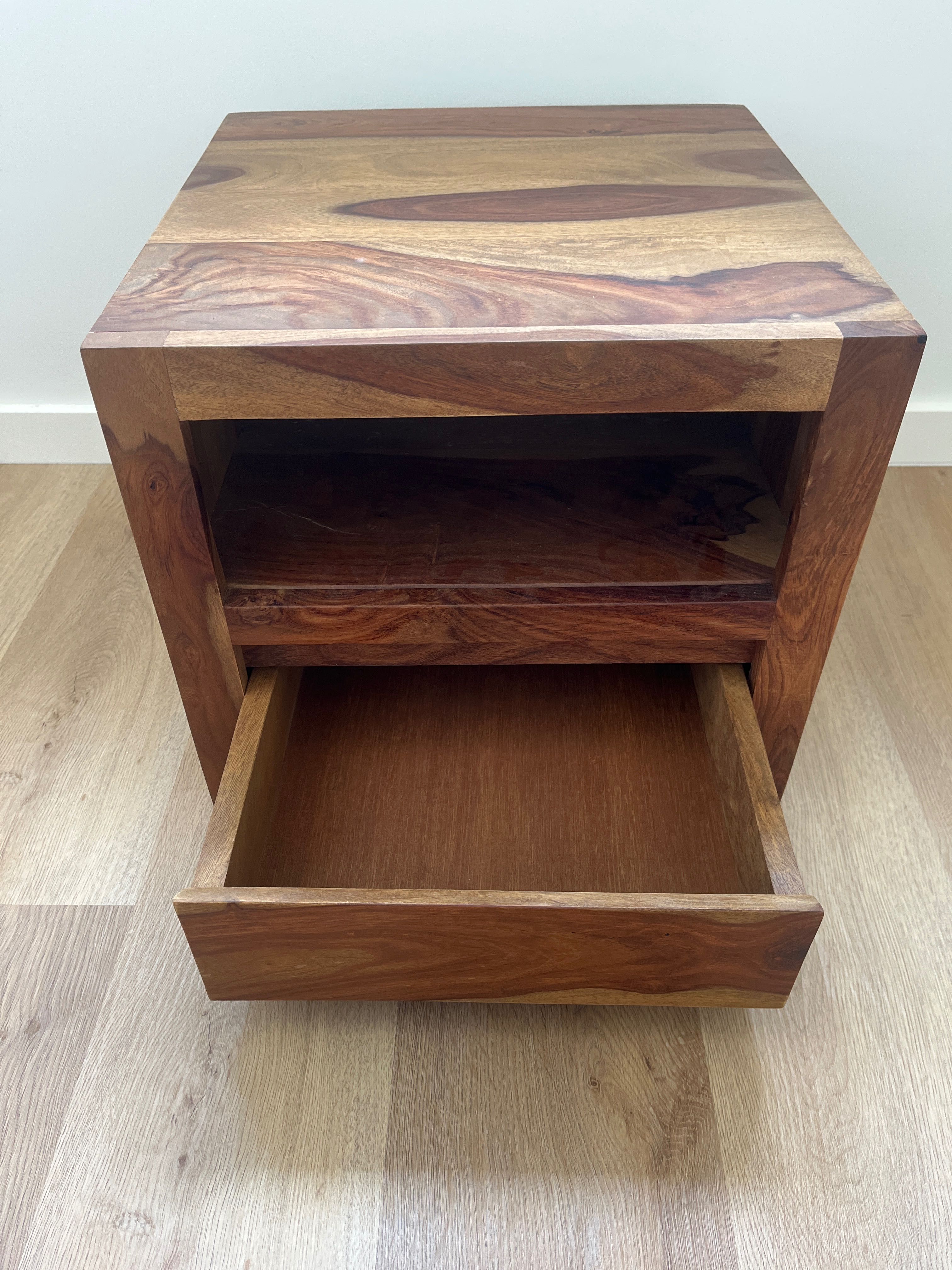 Mesa de cabeceira