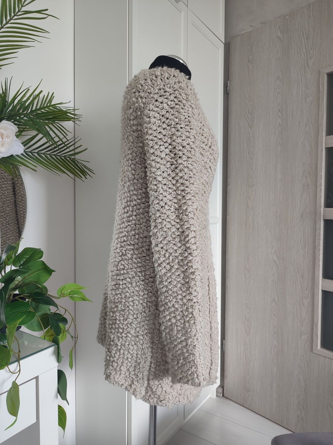 Długi sweter Boho gruby beżowy kremowy damski oversize rozmiar 40 L