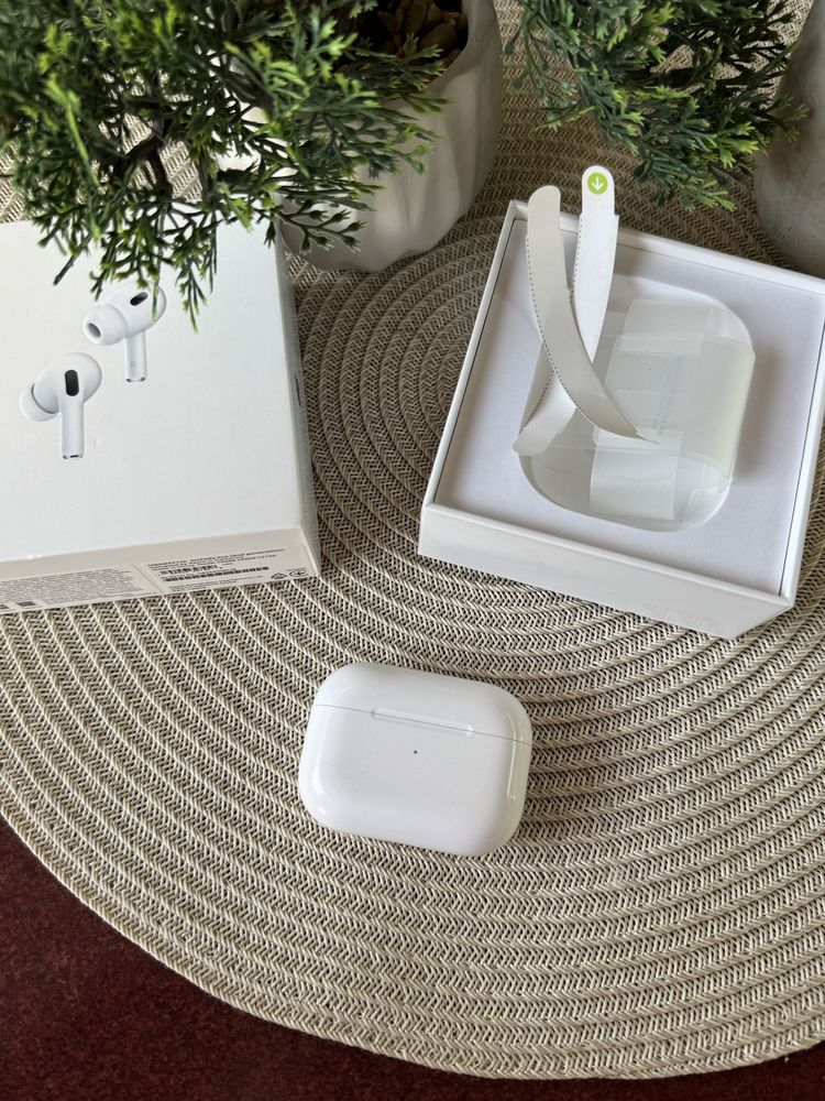 AirPods Pro 2 — стан 7/10, шумоподавлення, MagSafe