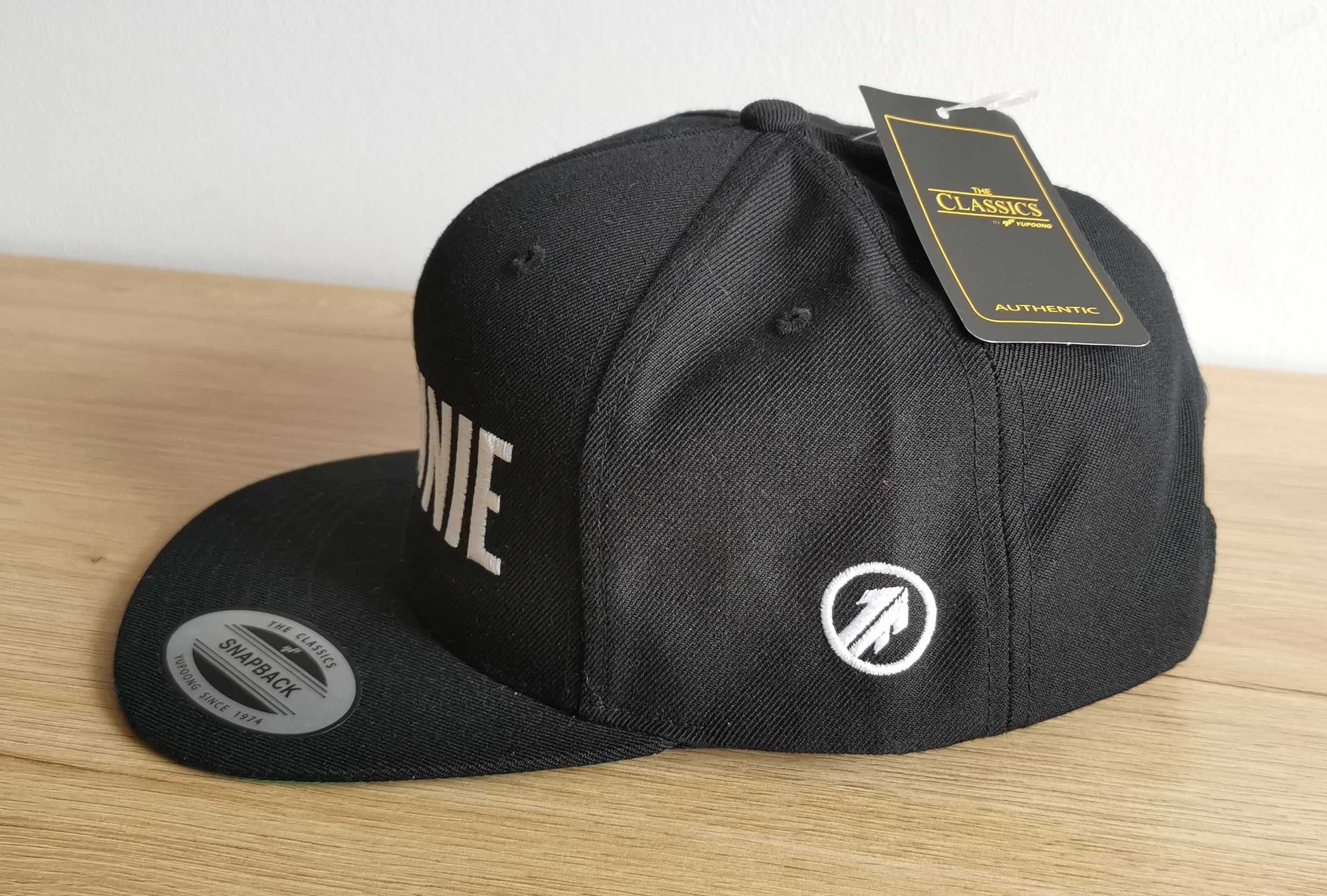 NOWA czapka z płaskim daszkiem The Classics BROWNIE Snapback FLEXFIT