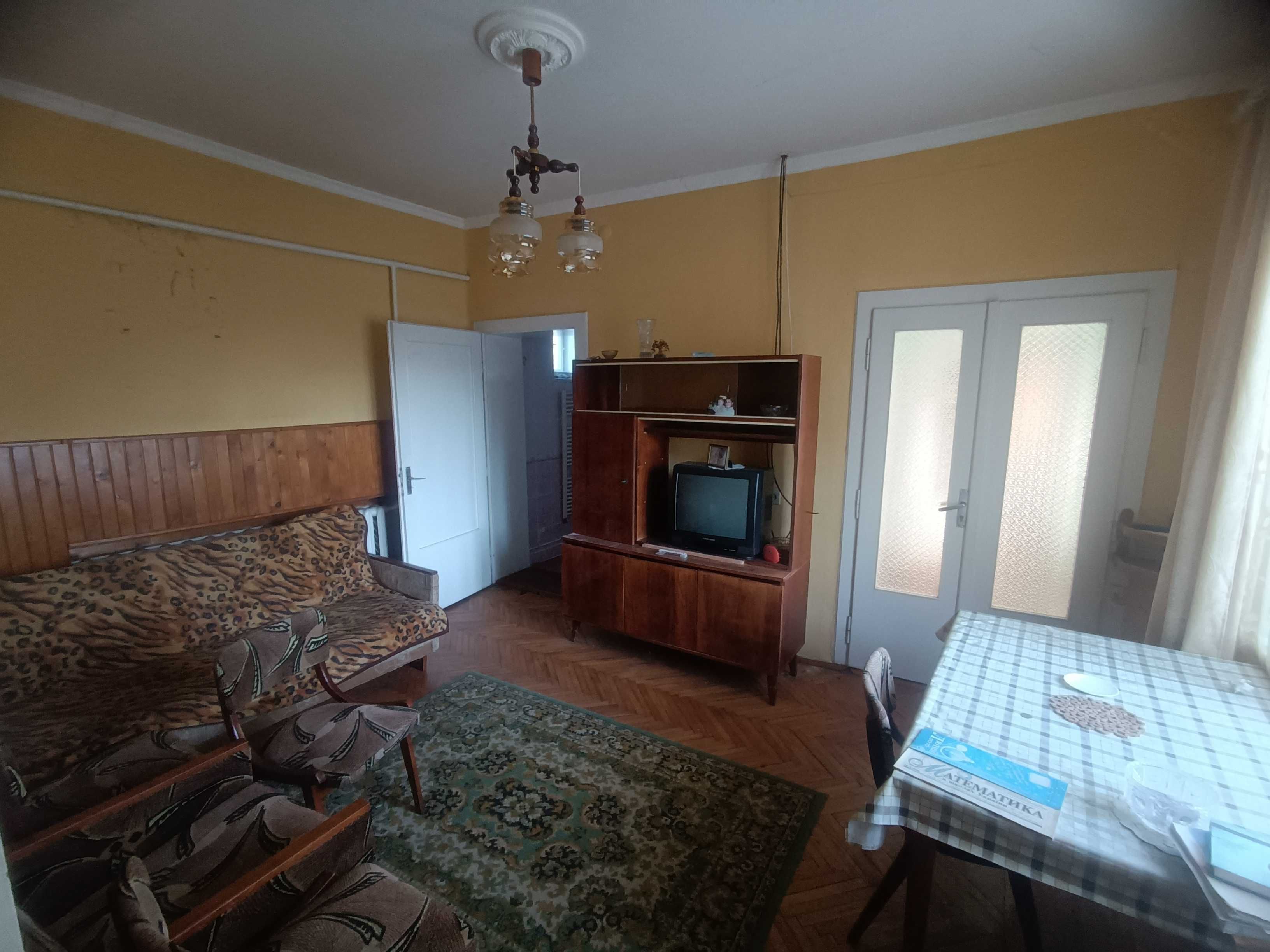 ПРОДАЖ 4х кімнатного БУДИНКОВОЛОДІННЯ (2 окремих будинки) у передмісті