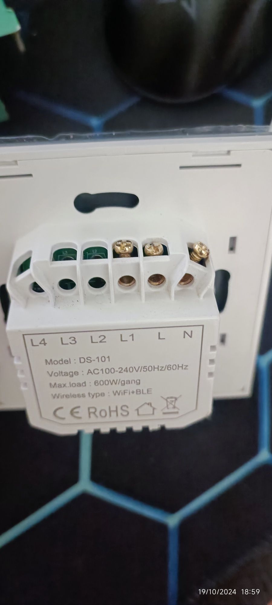 Interruptor de parede WiFi novo