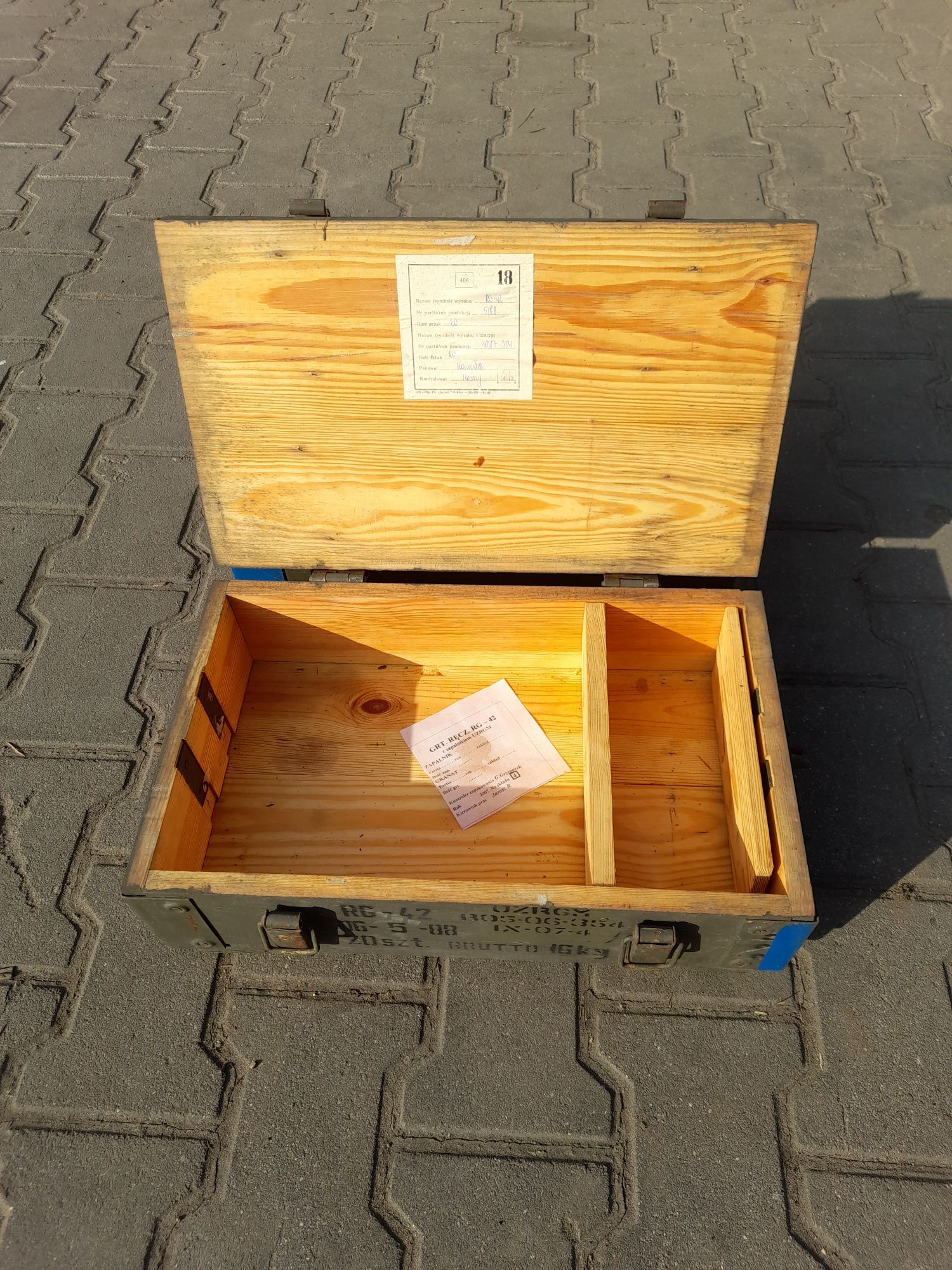 Skrzynka drewniana wojskowa po F1 RG42