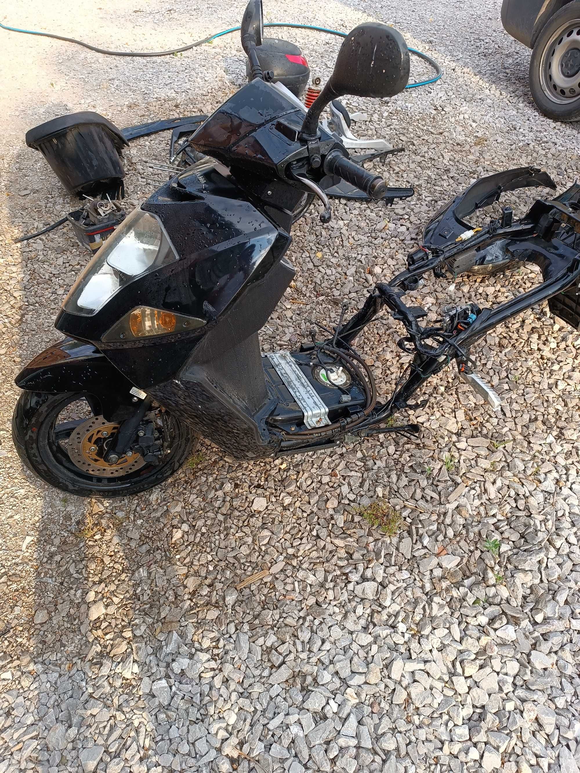 Skuter Daelim Otello F1 125 na części