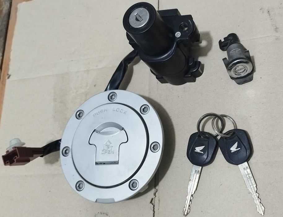 Комплект замків + 2 ключа Honda CB600F Hornet 07-11 PC41 оригінал