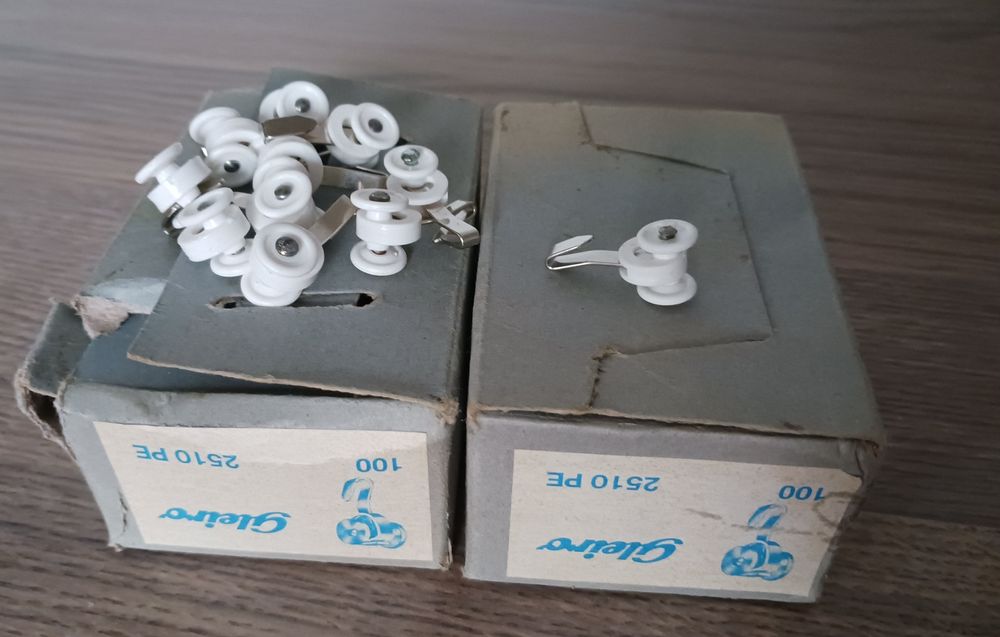 Żabki-haczyki na rolce, do szyn na firany. GLEIRO, 198 szt.