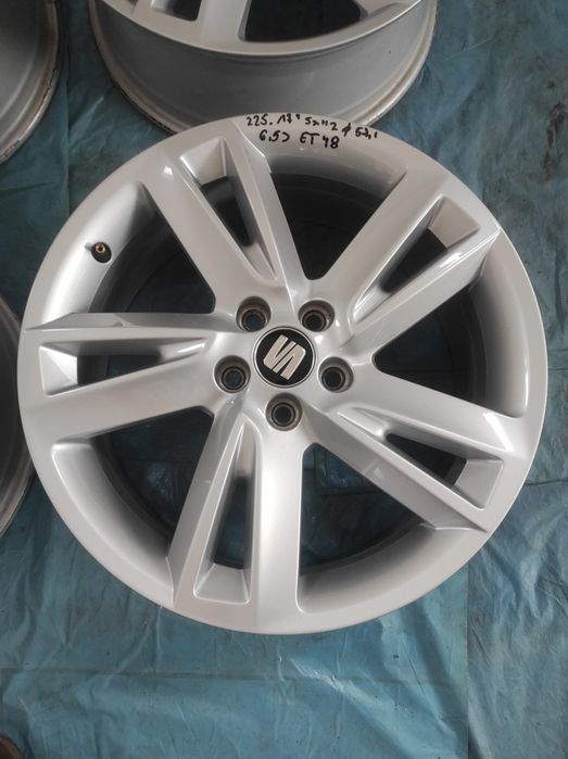 225 Felgi aluminiowe ORYGINAŁ SEAT R 17 5x100 otwór 57,1 Bardzo Ładne