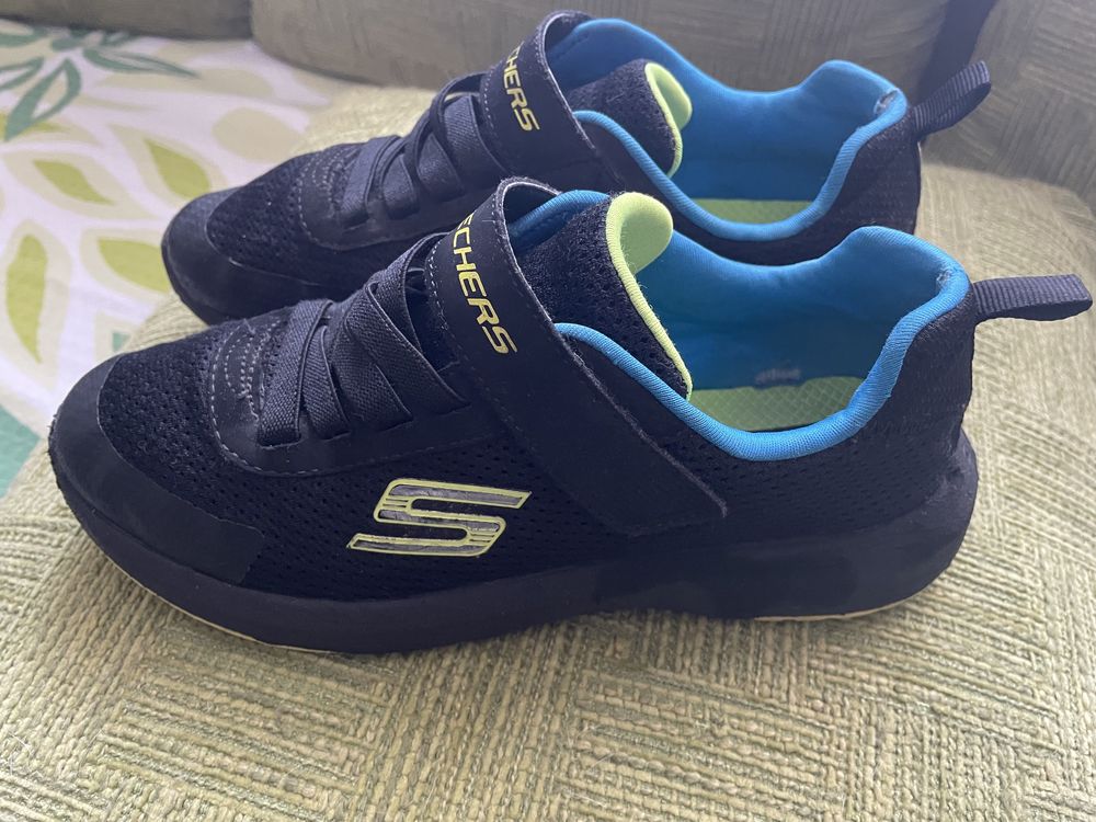 Продам кросівки Skechers 37 розмір